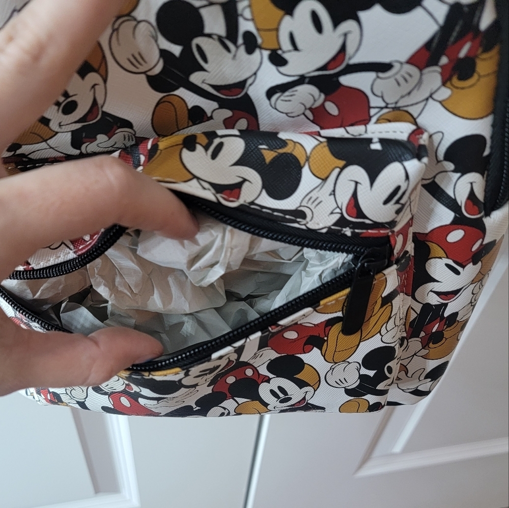 Mickey Mouse - Picture 5 of 6